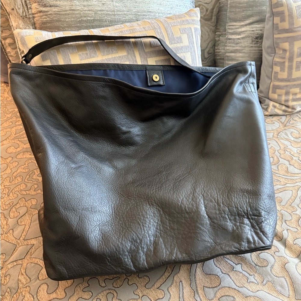 Parker Thatch Elegant Black Leather Hobo Bag